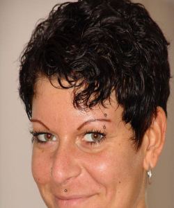 <p class='ppt-number'> 221 779 + PIN 001</p><p class='ppt-pricing-de'>1,99 Euro/Min.</p>