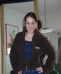 <p class='ppt-number'>221 779 + PIN 001</p><p class='ppt-pricing-de'>1,99 Euro/Min.</p>