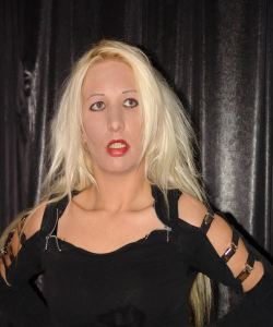 <p class='ppt-number'>221 779 + PIN 110</p><p class='ppt-pricing-de'>1,99 Euro/Min.</p>