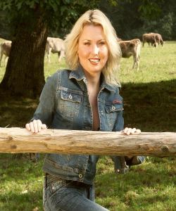 <p class='ppt-number'> 221 779 + PIN 111</p><p class='ppt-pricing-de'>1,99 Euro/Min.</p>